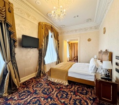 Улучшенный номер с видом на город в Taleon Imperial Hotel