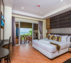Семейный номер Deluxe с балконом и с видом на море в Отель Royal Beach Boutique Resort & Spa
