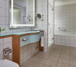 Двухместный полулюкс двуспальная кровать в Hilton Cologne