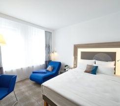 Номер комфорт бизнес с 1 двуспальной кроватью в Novotel Krasnoyarsk center
