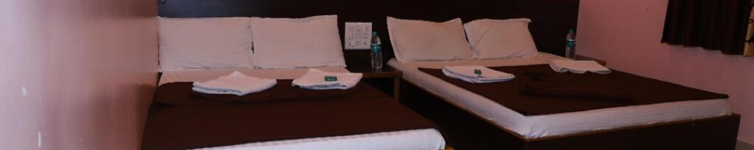 Четырёхместный семейный номер Standard в Sai Madhavi Palace Hotel
