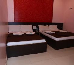 Трёхместный номер Standard в Sai Madhavi Palace Hotel
