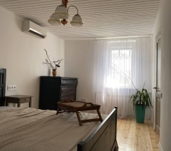 Коттедж улучшенный с 2 односпальными и 2 двуспальными кроватями в Гостевой дом