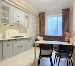 Уютная двухкомнатная квартира у моря и центра в Как Дома 05