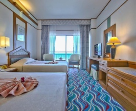 Номер Superior с балконом и с видом на море в Asia Cha Am Hotel