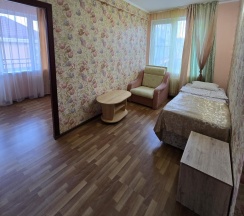 3-местный номер полулюкс в Диана