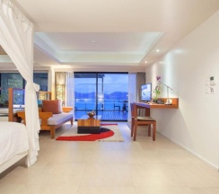 Двухместный люкс с видом на море двуспальная кровать в Отель Zenmaya Oceanfront Phuket, Trademark Collection by Wyndham