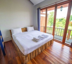 Трёхместный номер Superior с балконом в Sri Chiang Yeun Boutique House