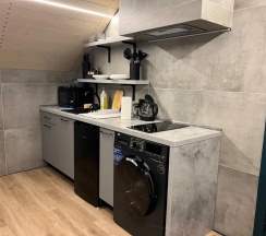 Пятиместные апартаменты с частичным видом на море в Валерия