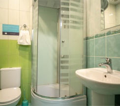 Двухместный номер с отдельным санузлом вне номера в Nice hostel