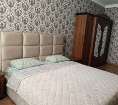 Апартаменты с 2 комнатами с балконом и с красивым видом из окна в Апартаменты возле крепости Нарын кала