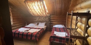 Новоабзаково: Апартаменты Усадьба Еловое