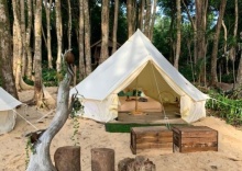 Тент с видом на море двуспальная кровать в O Little Tent de Koh Chang