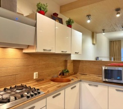 Апартаменты с 2 комнатами с балконом в Апартаменты 2к Апарт Комфорт | 5 чел | Самый Центр | Тихий двор | Двухъярусная кровать