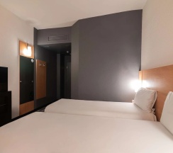 Двухместный номер Standard с видом на город 2 отдельные кровати в Отель Ibis Астана