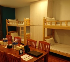 Кровать в общем номере в Austin Park Hotel