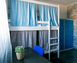 Кровать в четырехместном номере в Maestro Hostel