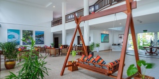 Хулуле: Отель Hulhule Island Hotel Private Beach Access & Airport Pick up and Drop