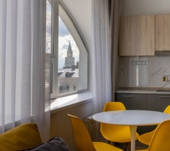 Двухуровневый люкс в Кarl House