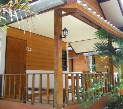 Бунгало с балконом в 4T Guesthouse