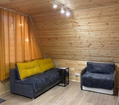 Двухместный семейный коттедж Мансарда с красивым видом из окна двуспальная кровать в А-фрейм дома