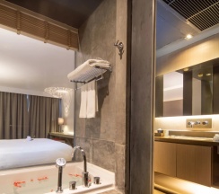 Двухместный номер Superior с балконом и с видом на море двуспальная кровать в Отель The Yama Resort & Spa Kata Beach Phuket