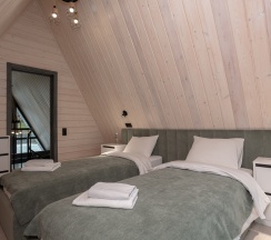 Двухэтажный дом с двумя спальнями в Люди в уюте