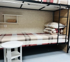 Кровать в женском номере c 5 двухъярусными кроватями (удобства на этаже) в Темпер прайд
