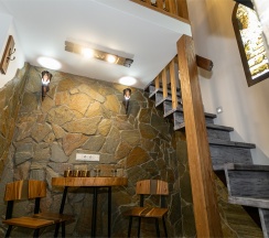 Двухуровневый номер в стиле греческой Спарты без окна в Греческий Олимп