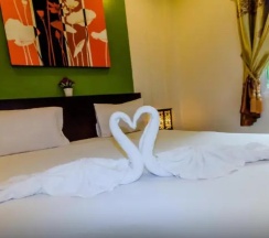 Двухместный номер Superior двуспальная кровать в Baan Yuyen Karon Guesthouse