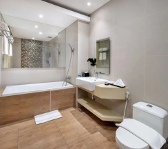 Двухместный люкс с видом на город двуспальная кровать в Four Star by Trans Hotel Sanur