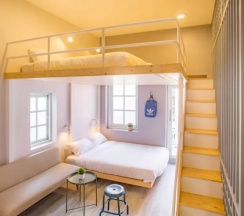 Одноместный семейный люкс в Nornyaowarat Hostel