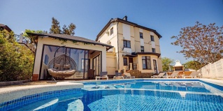 Геленджик: Коттедж Торик