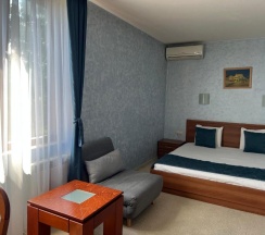 Трёхместный номер Standard в Hotel 007