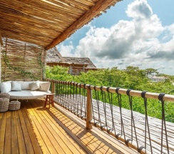 Двухместный номер Tsuri Deluxe with jungle view двуспальная кровать в Hotel Shibari Tulum - Restaurant & Cenote Club