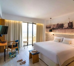 Двухместный номер Deluxe с видом на море (двуспальная кровать) в Ibis Styles Heraklion Central
