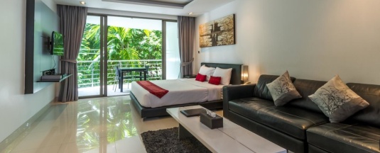 Двухместная студия с видом на бассейн двуспальная кровать в Nakalay Palm Resort Phuket