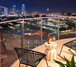 Четырёхместный номер Standard с видом на воду в Virgin Hotels Dallas