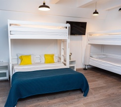 Семейный номер с 2х ярусными кроватями в Smart Hotel Kantemirovsky