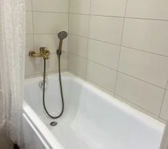 Двухместные апартаменты с балконом и с видом на город (двуспальная кровать) в Квартира с Современным Дизайном