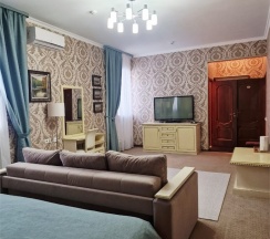 Полулюкс в Прага