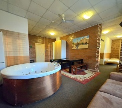 Аква Люкс с джакузи в Guest house Happy family