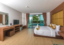 Двухместный номер Deluxe с балконом двуспальная кровать в The Bell Airport Phuket Hotel