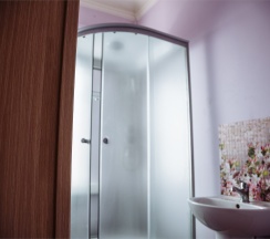 Общий номер на 2 гостей. раздельные кровати в Dom hostel