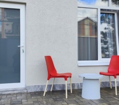 Трехместный номер с выходом во двор в Amina