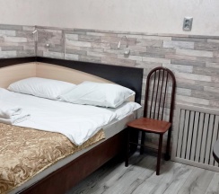 Номер стандарт с 1 двуспальной кроватью (без окна) в Столичная