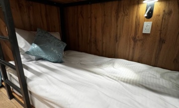 Кровать в общем номере (мужской номер) в Navi Hostel