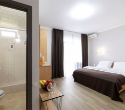 Трёхместный номер "Стандарт" с балконом в Ростов