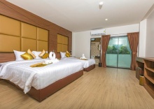 Трёхместный номер Deluxe с балконом в The Bell Airport Phuket Hotel