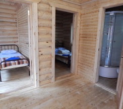 Коттедж с 2 комнатами с балконом в Тихая гавань